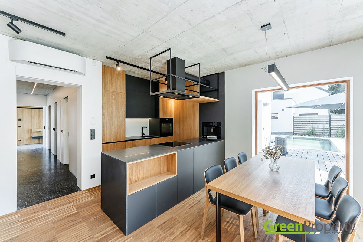 Prodej rodinného domu 308 m², pozemek 1907 m² – fotografie 2