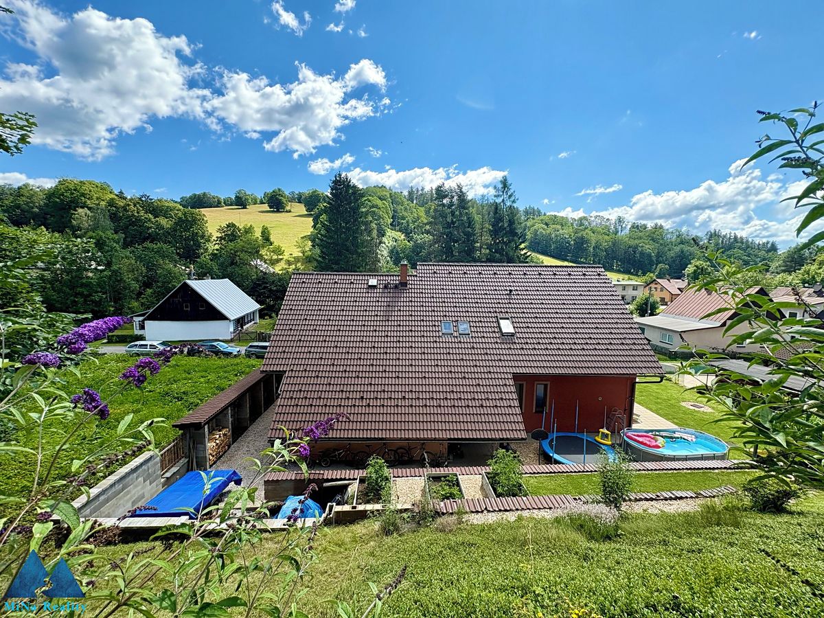Prodej rodinného domu 164 m², pozemek 944 m² – fotografie 3