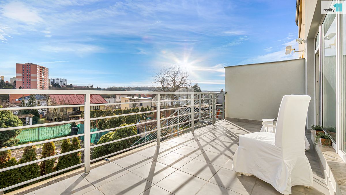 Prodej rodinného domu 270 m², pozemek 281 m² – fotografie 3