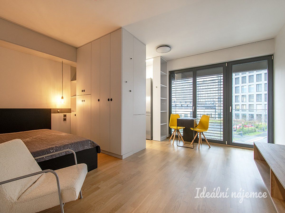 Pronájem bytu 1+kk 35 m²