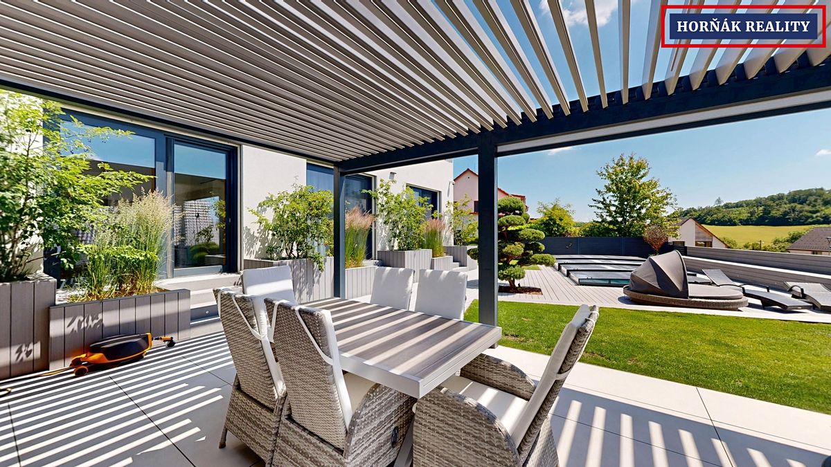 Prodej rodinného domu 288 m², pozemek 863 m² – fotografie 2