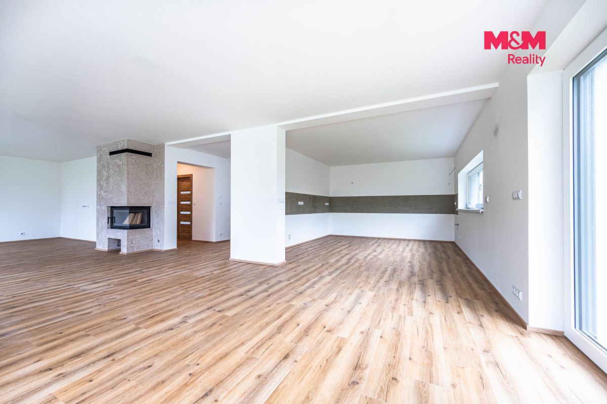Prodej rodinného domu 248 m², pozemek 1542 m² – fotografie 4