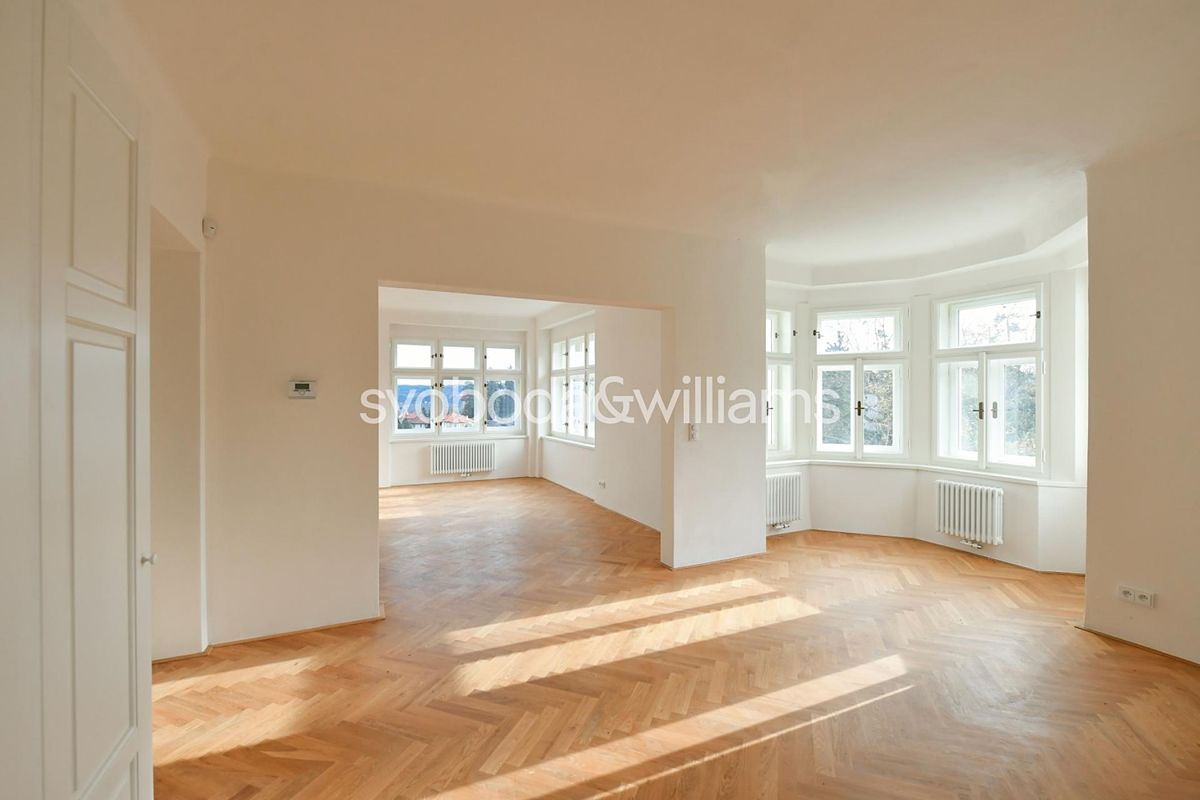 Pronájem rodinného domu 356 m², pozemek 1389 m²