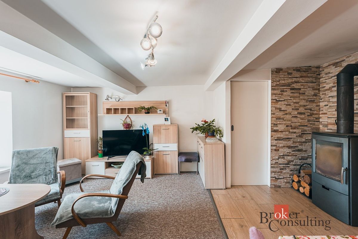 Prodej rodinného domu 80 m², pozemek 628 m² – fotografie 2