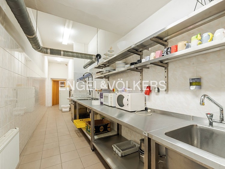 Pronájem komerčního prostoru, 1 318 m² (18 z 19)