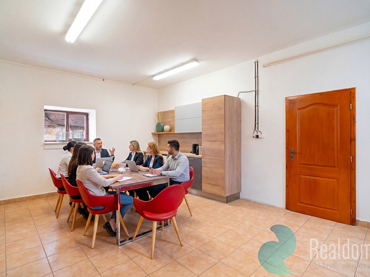Комерційне приміщення на продаж, 1 075 м² (17 з 22)
