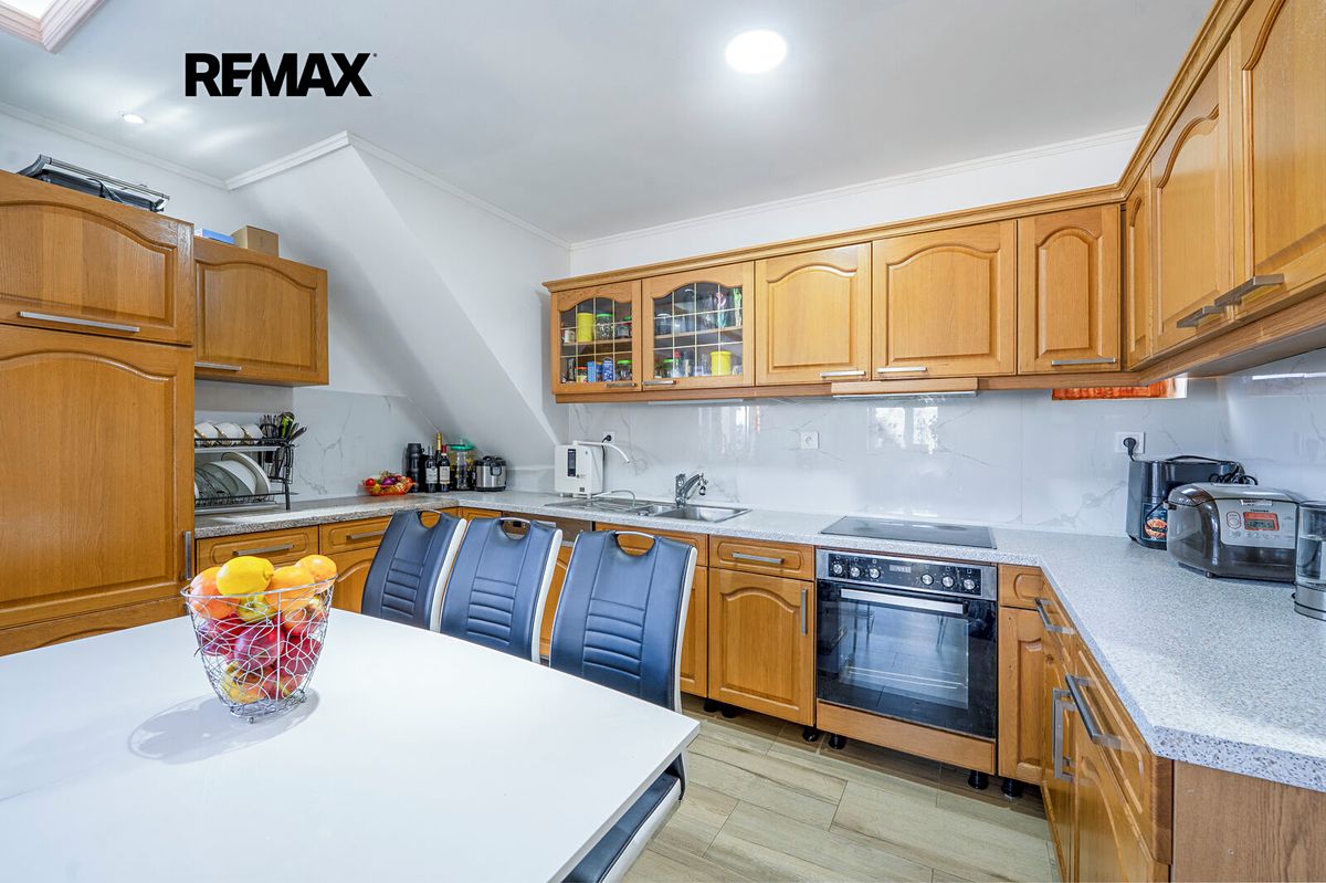 Prodej rodinného domu 180 m², pozemek 190 m² – fotografie 2