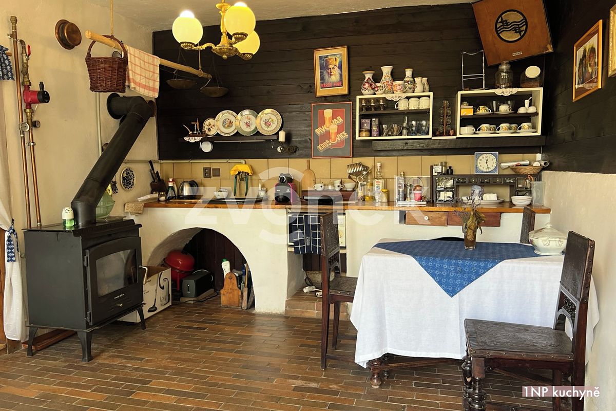 Prodej rodinného domu 191 m², pozemek 680 m² – fotografie 3