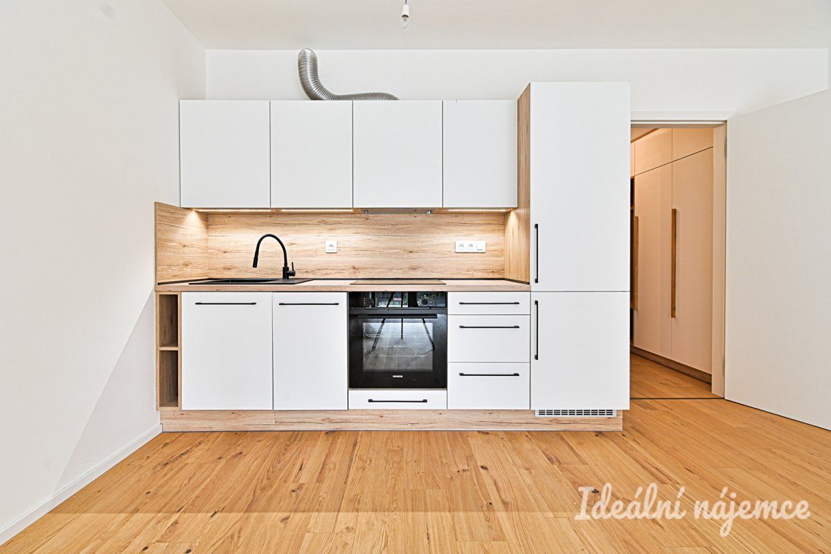 Pronájem bytu 1+kk 37 m²
