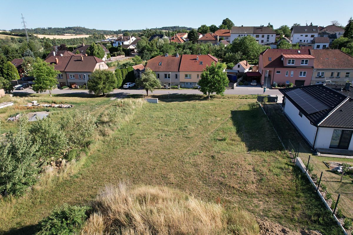 Prodej stavebního pozemku 1035 m² – fotografie 2