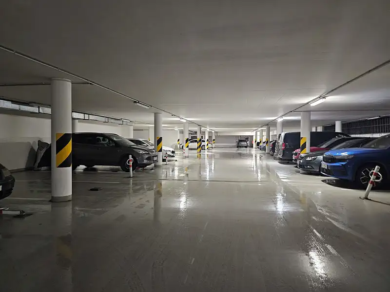 Pronájem garážového stání 12 m², Praha – náhled fotky 2