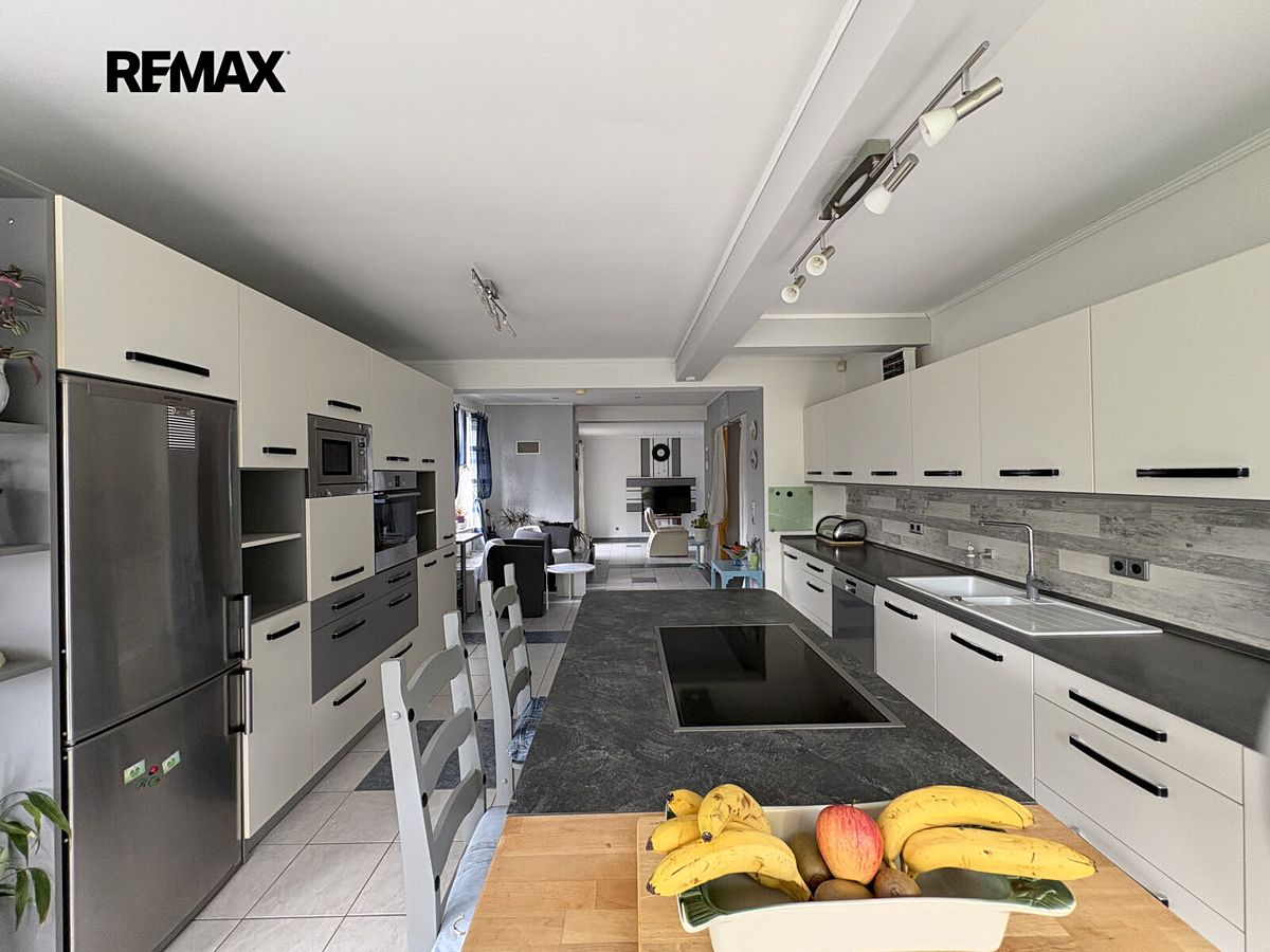 Prodej vícegeneračního domu 490 m², pozemek 1721 m² – fotografie 3