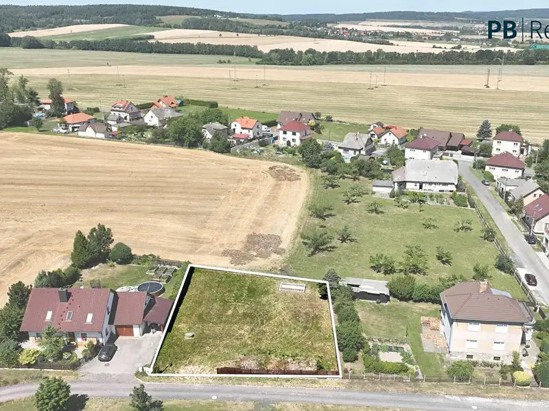 Prodej stavebního pozemku 860 m², Osek – náhled fotky 2