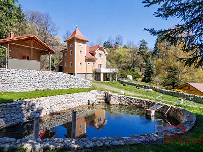 Prodej rodinného domu 250 m², pozemek 4306 m²