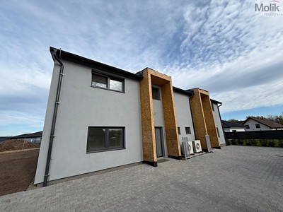 Pronájem  rodinného domu 156 m², pozemek 352 m²