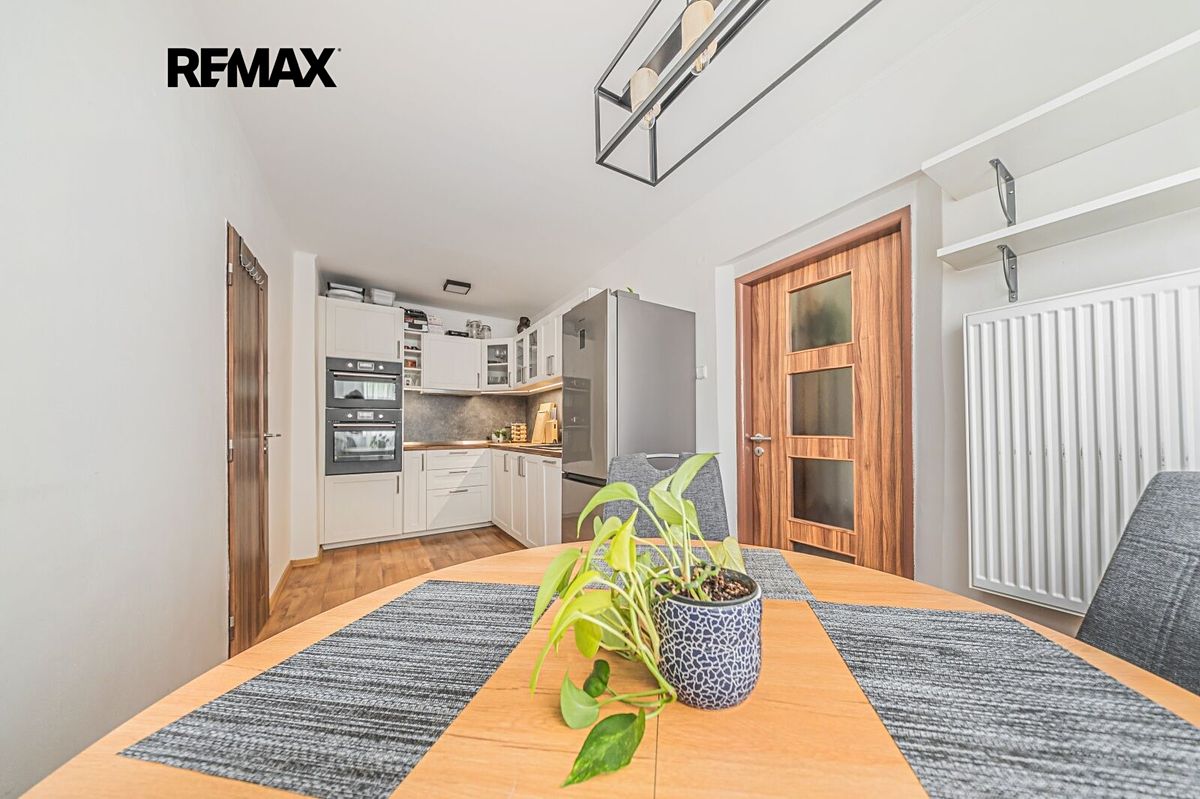 Prodej rodinného domu 161 m², pozemek 370 m² – fotografie 3