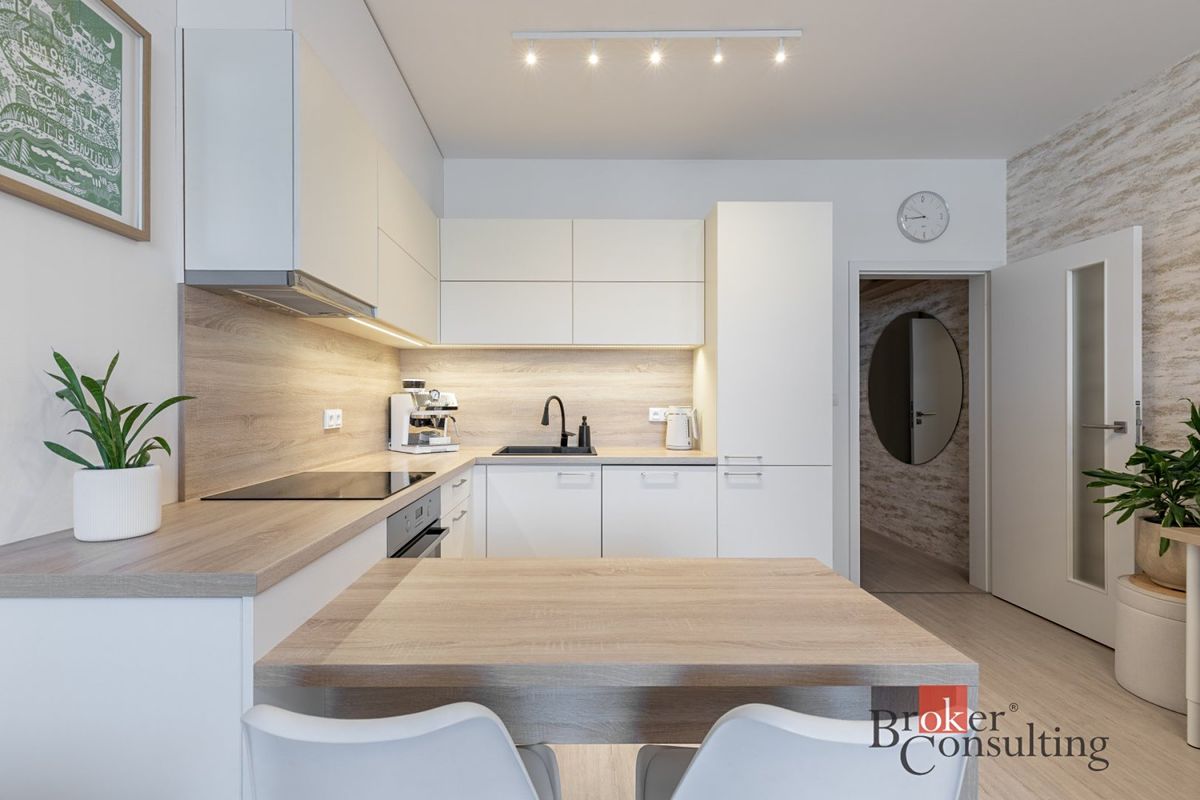 Pronájem bytu 1+kk 39 m² – fotografie 2
