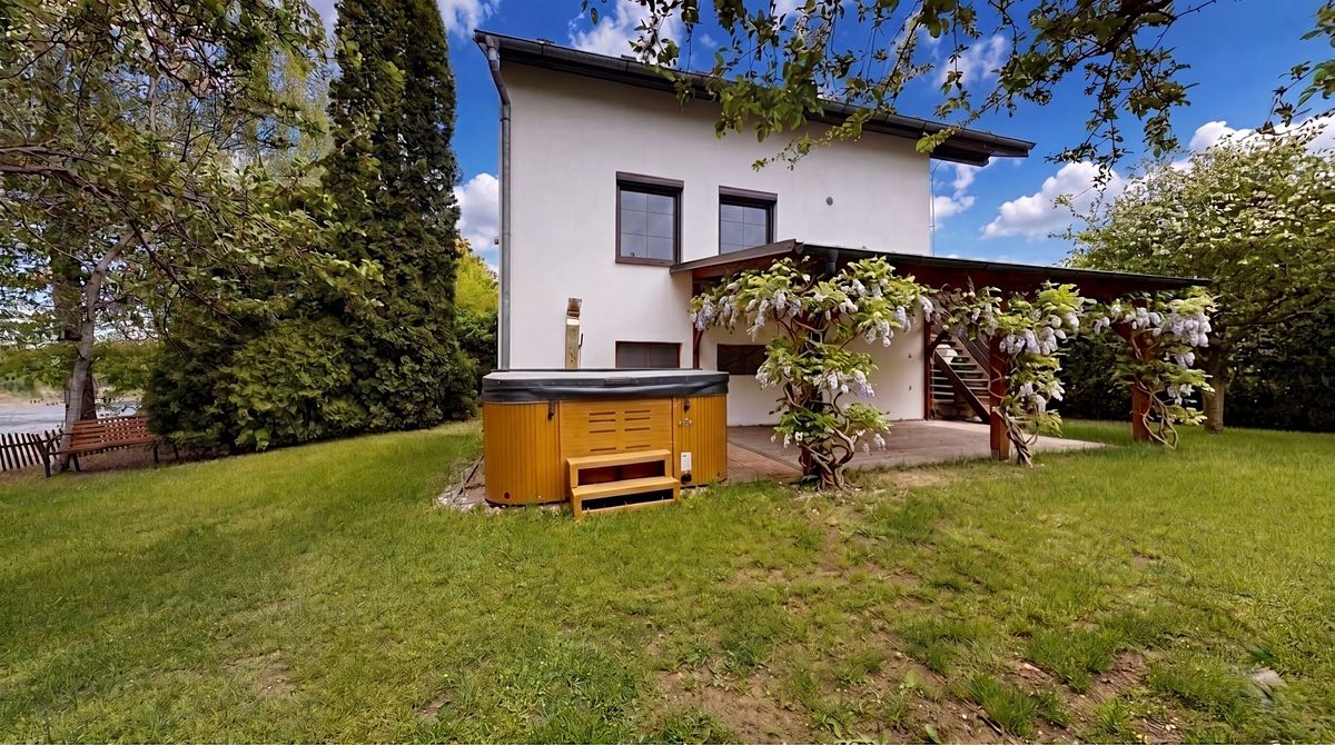Prodej rodinného domu 145 m², pozemek 1372 m²