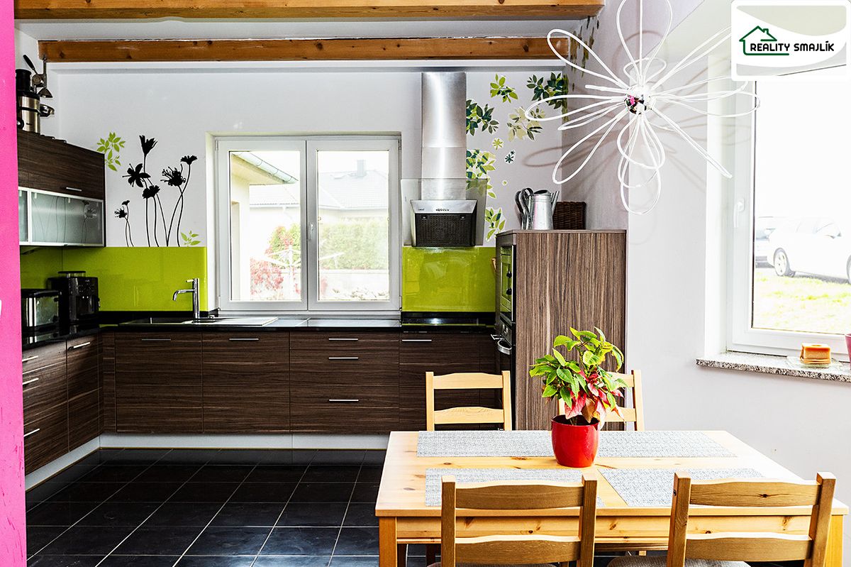 Prodej rodinného domu 250 m², pozemek 1048 m² – fotografie 3