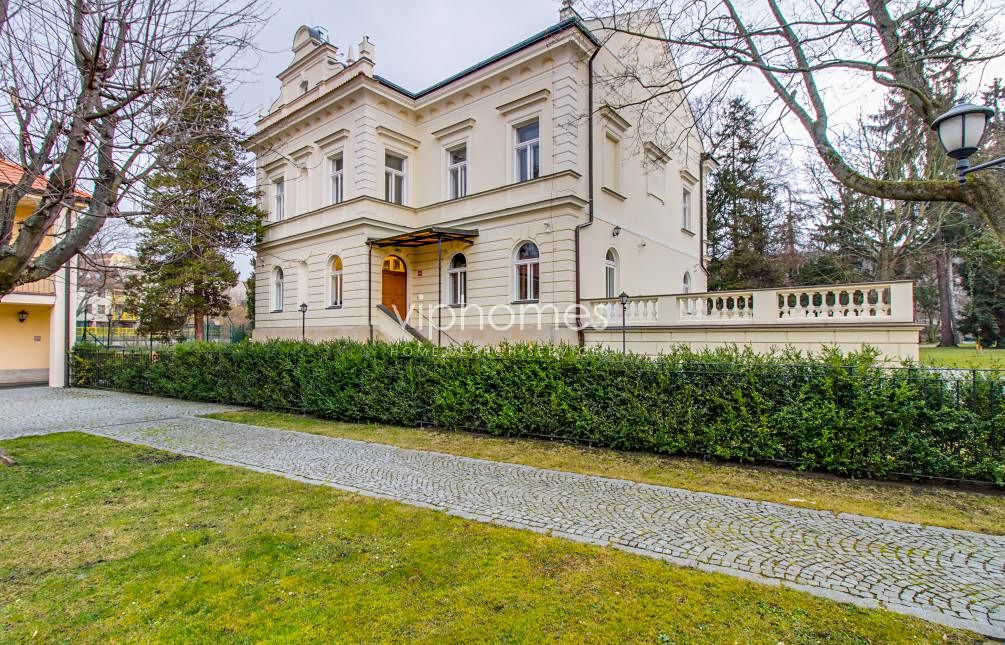 Pronájem vily 827 m², pozemek 7914 m²