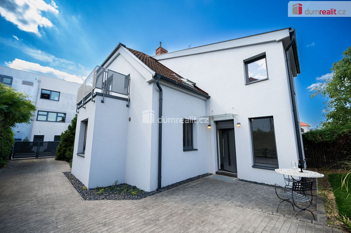 Prodej rodinného domu 224 m², pozemek 356 m²