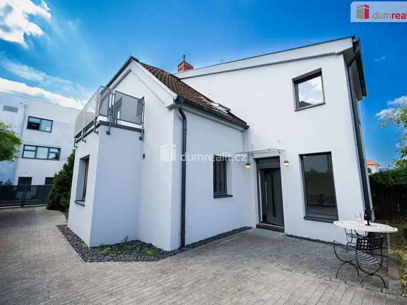 Prodej rodinného domu 224 m², pozemek 356 m², Praha – náhled fotky 1