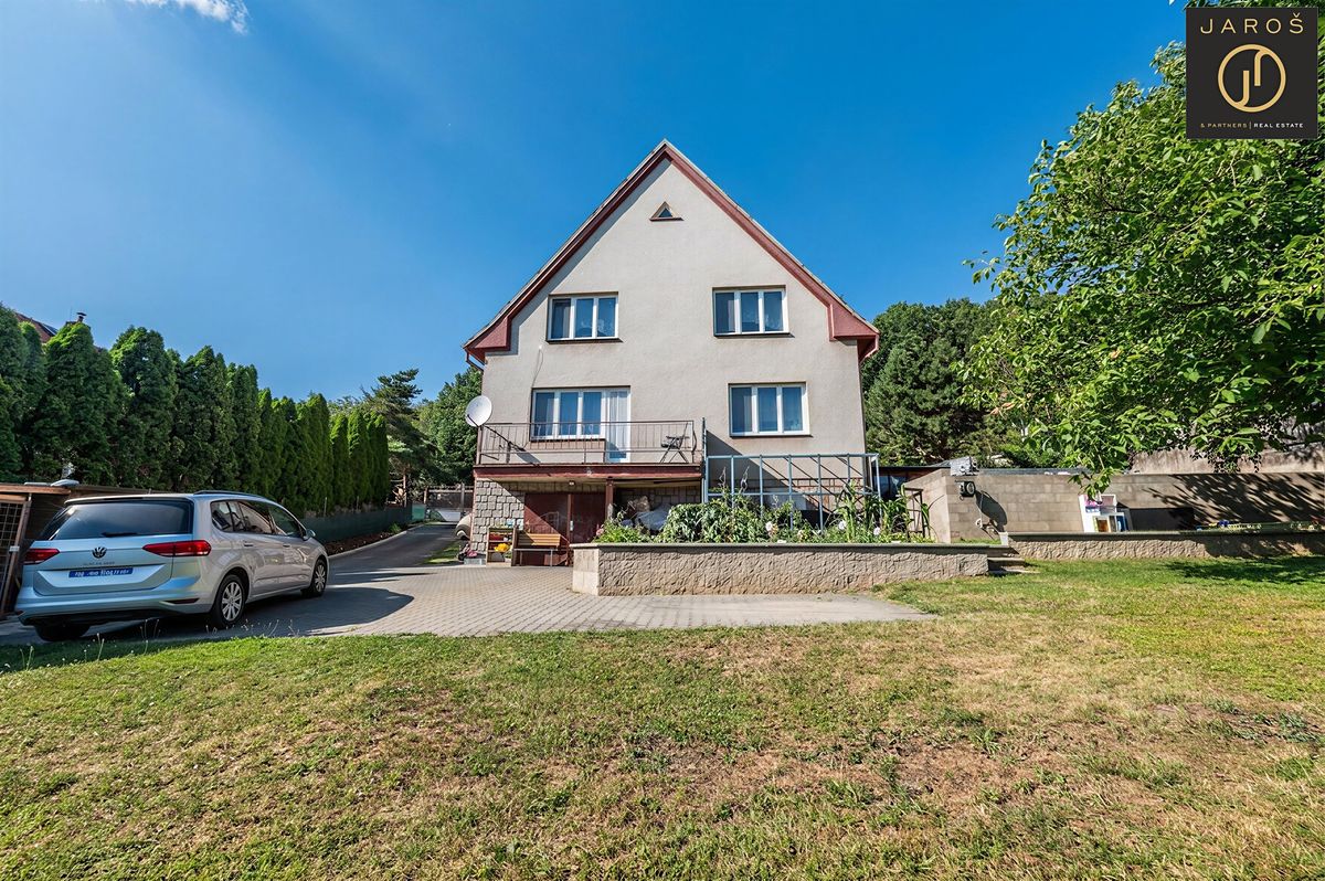 Prodej rodinného domu 167 m², pozemek 839 m² – fotografie 2