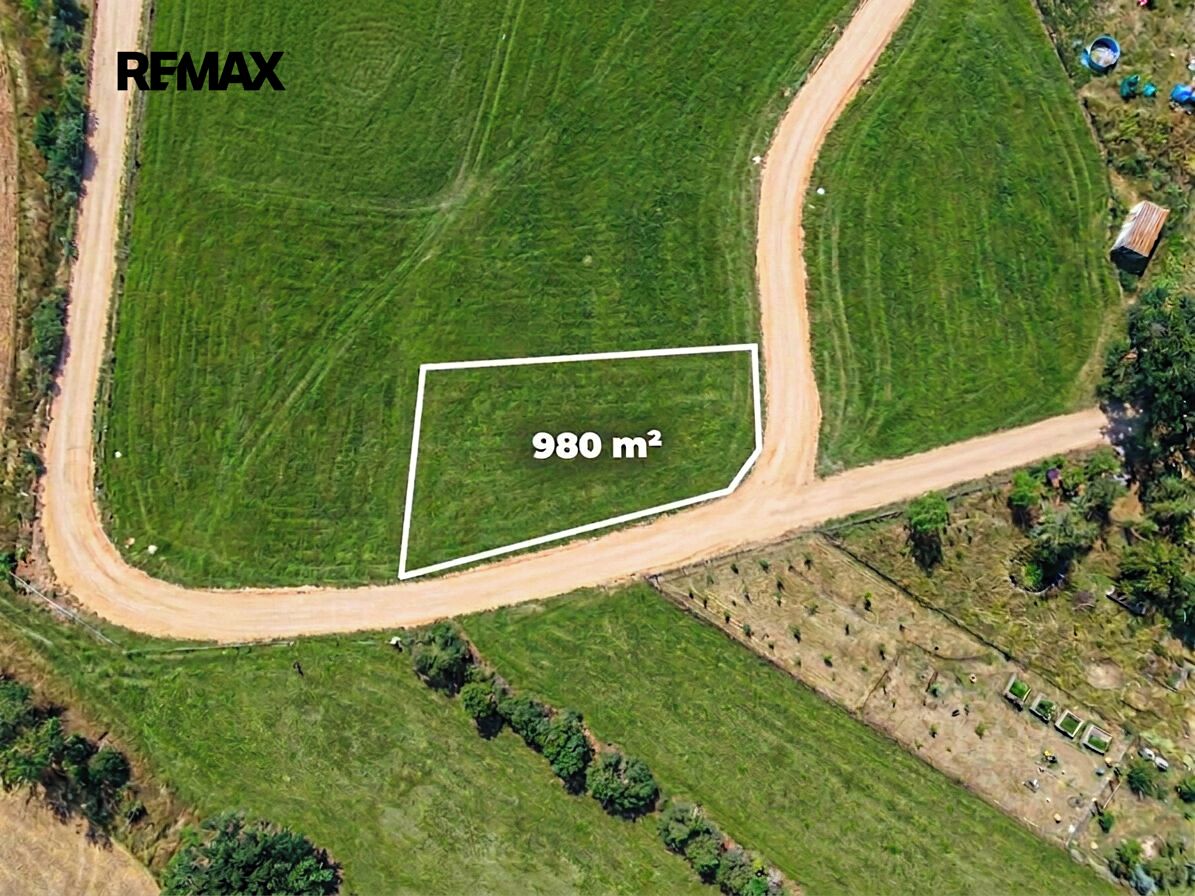 Prodej stavebního pozemku 980 m² – fotografie 2