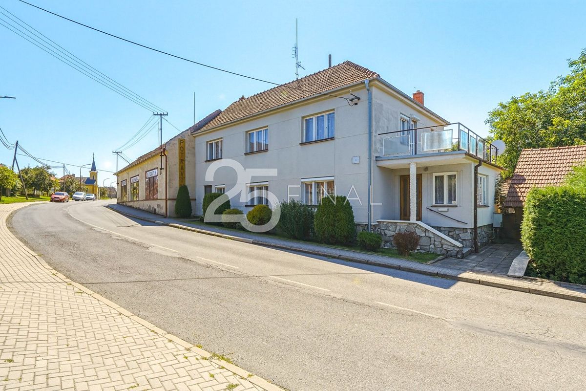 Prodej rodinného domu 160 m², pozemek 398 m² – fotografie 2