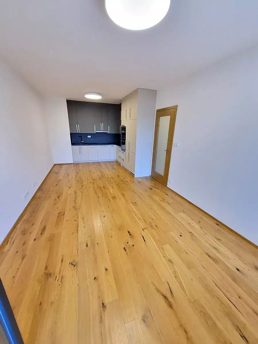 Pronájem bytu 2+kk 56 m² – fotografie 3
