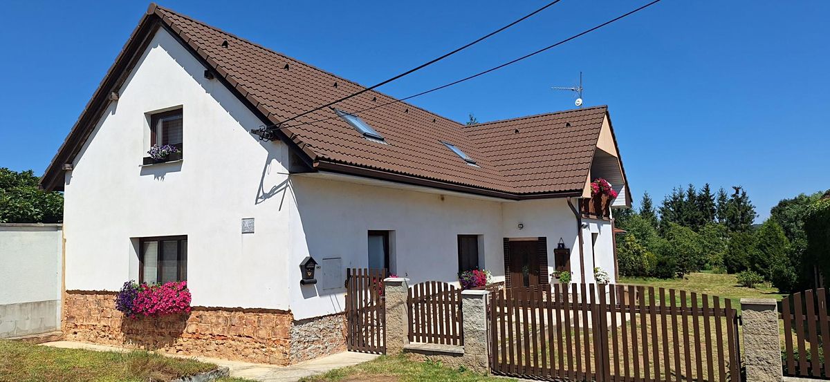 Prodej rodinného domu 208 m², pozemek 2171 m²