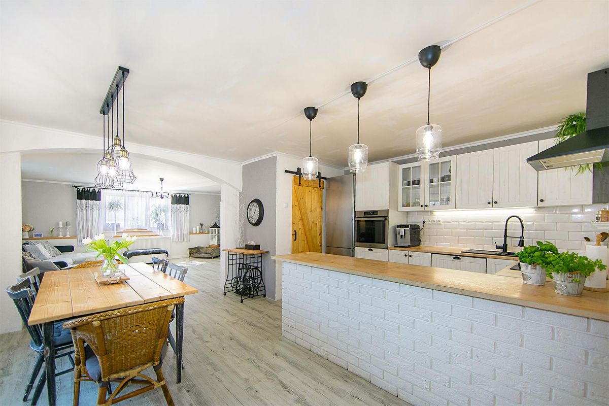 Prodej rodinného domu 208 m², pozemek 2171 m² – fotografie 3