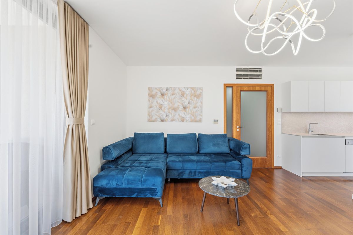 Pronájem bytu 2+kk 82 m² – fotografie 3