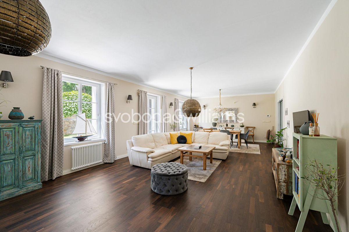Prodej rodinného domu 321 m², pozemek 457 m² – fotografie 2