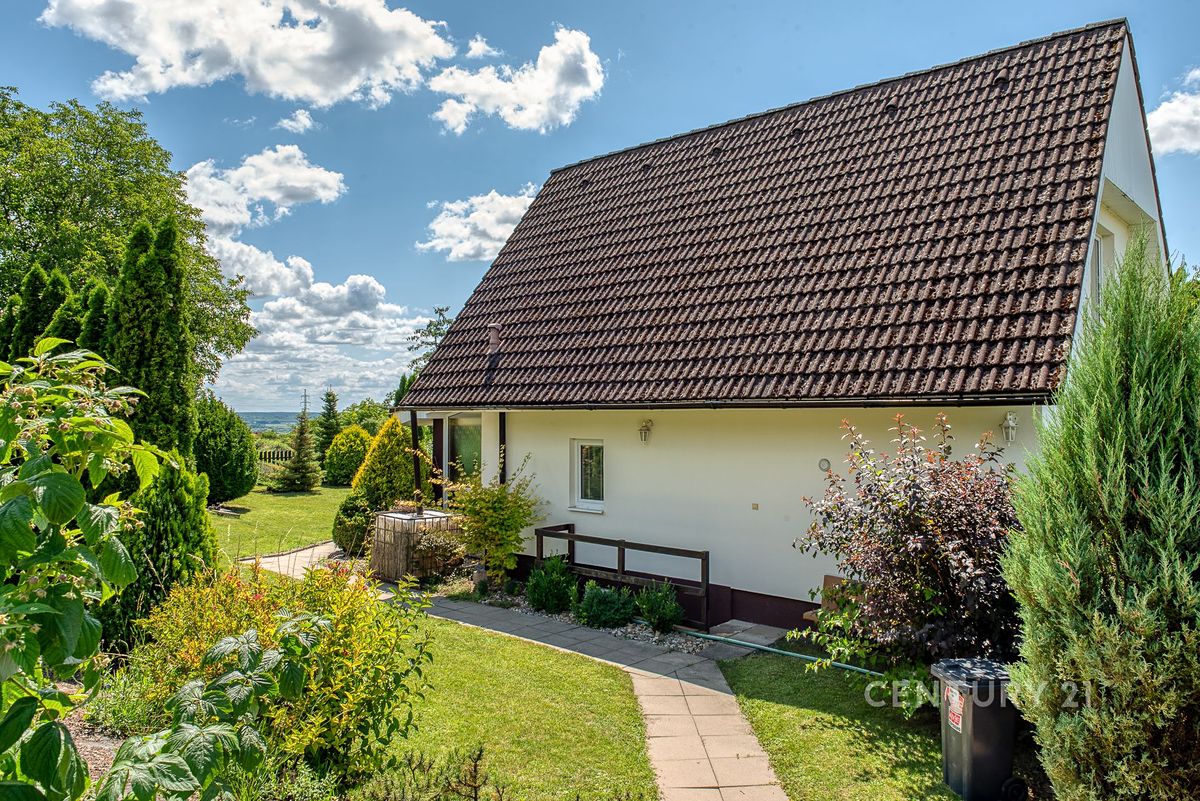 Prodej rodinného domu 139 m², pozemek 822 m² – fotografie 3