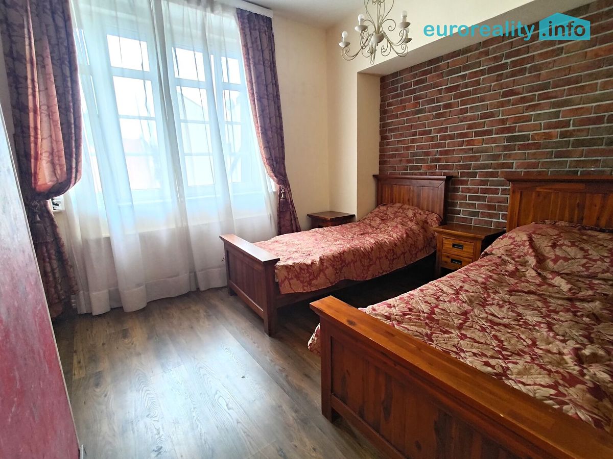 Pronájem bytu 2+1 80 m² – fotografie 4