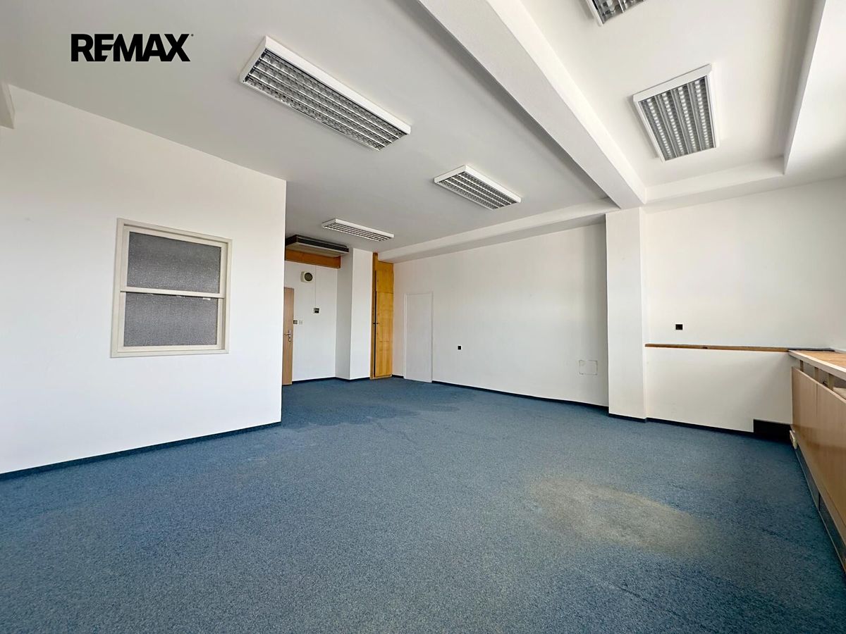 Pronájem kanceláře 37 m² – fotografie 3