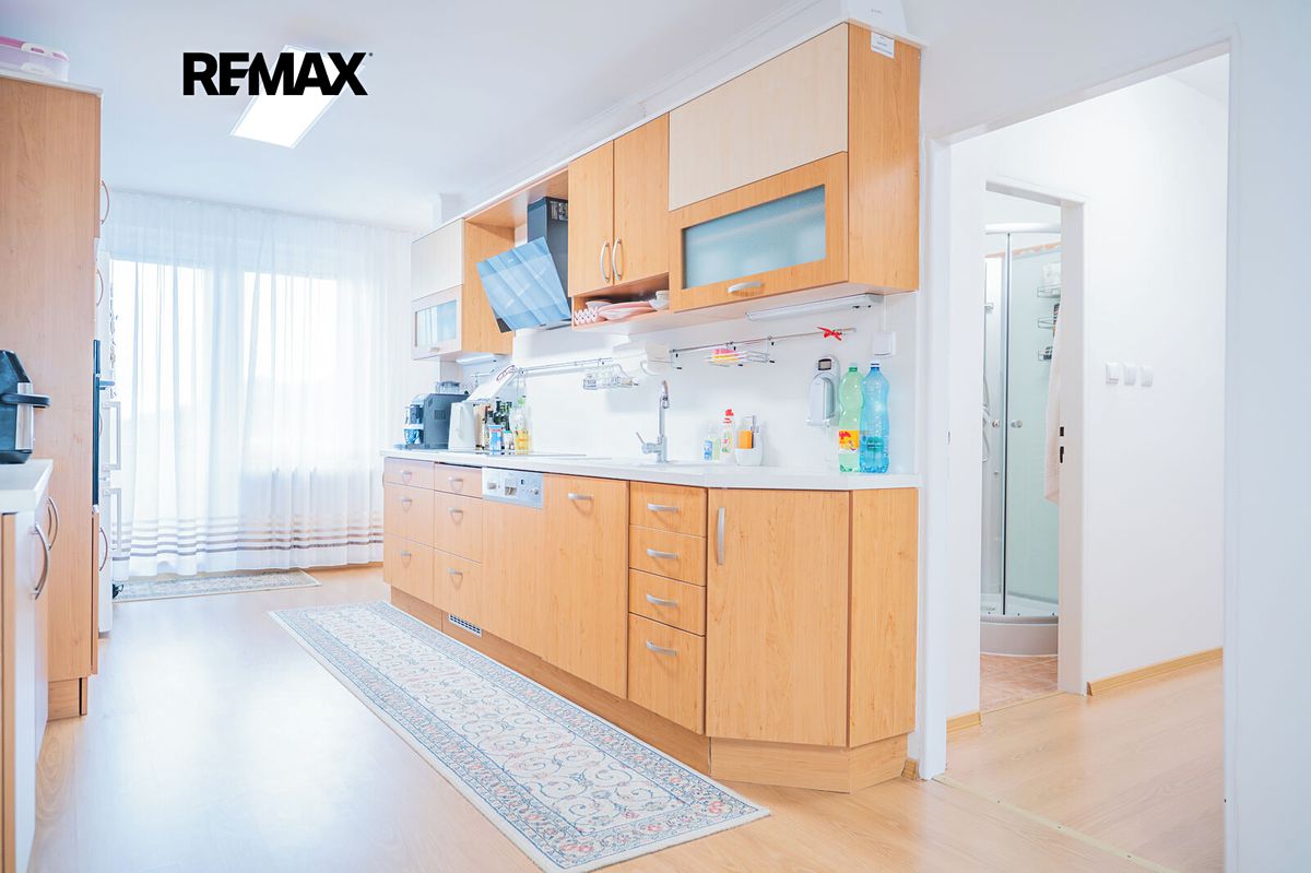 Prodej rodinného domu 245 m², pozemek 114 m² – fotografie 3