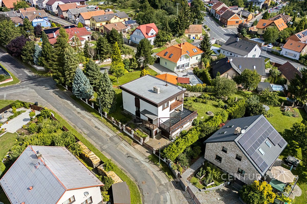 Prodej rodinného domu 321 m², pozemek 842 m² – fotografie 2