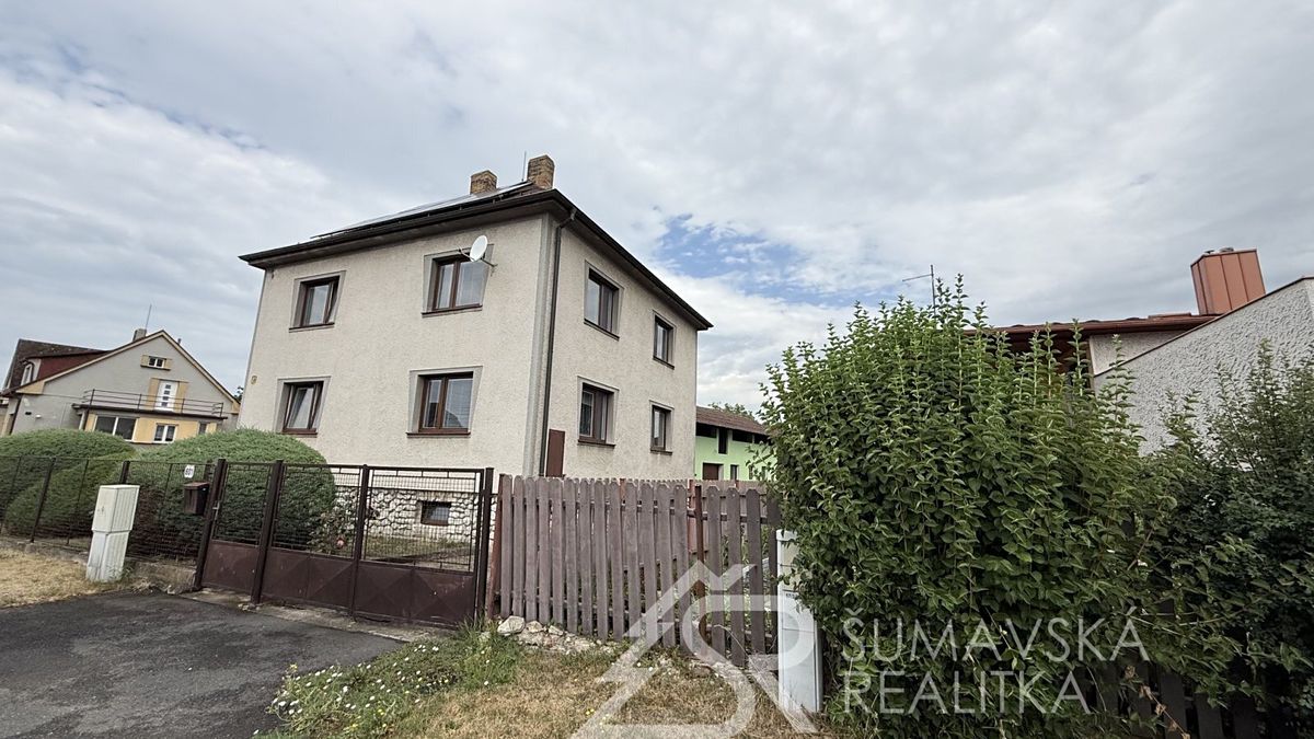Pronájem rodinného domu 200 m², pozemek 761 m² – fotografie 3