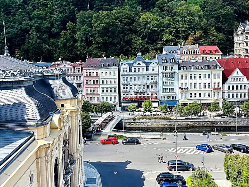 Prodej bytu 2+1 90 m², Karlovy Vary – náhled fotky 3