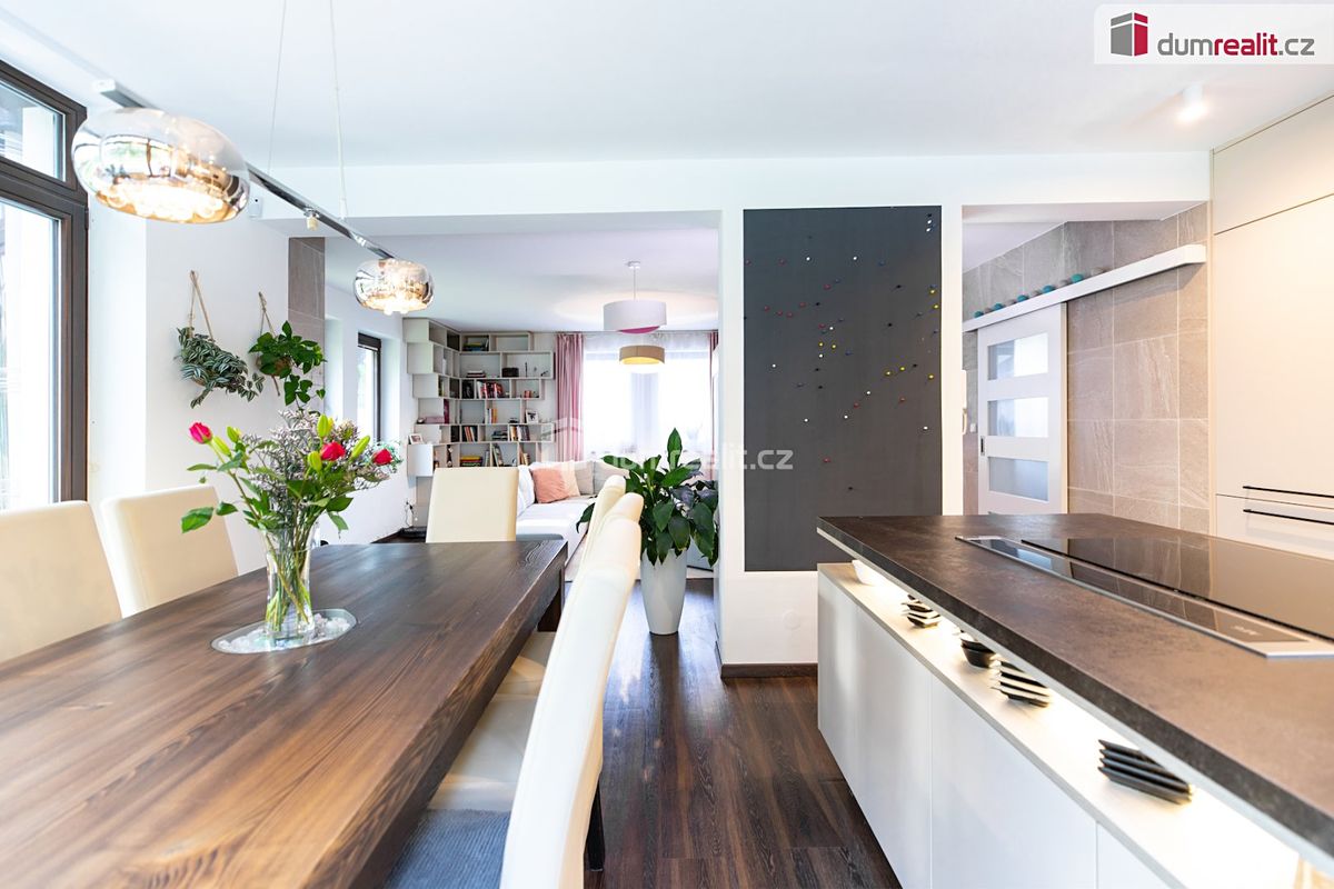 Prodej vily 249 m², pozemek 1050 m² – fotografie 4