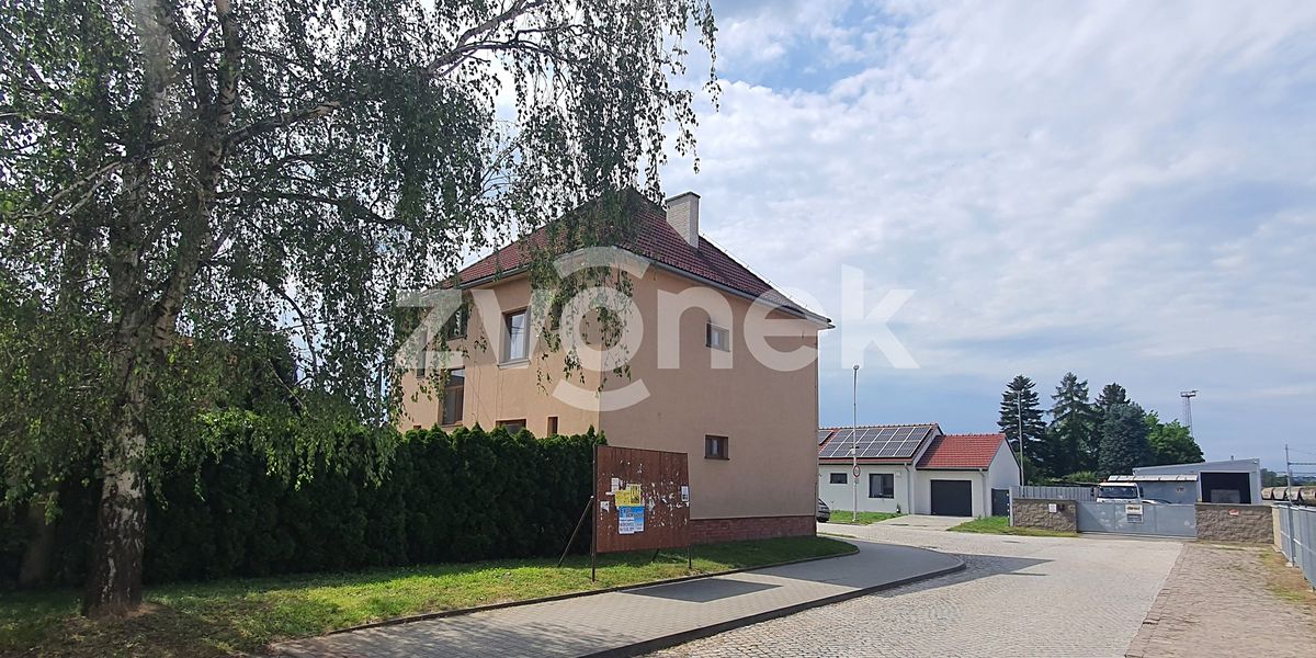 Prodej rodinného domu 250 m², pozemek 388 m² – fotografie 2