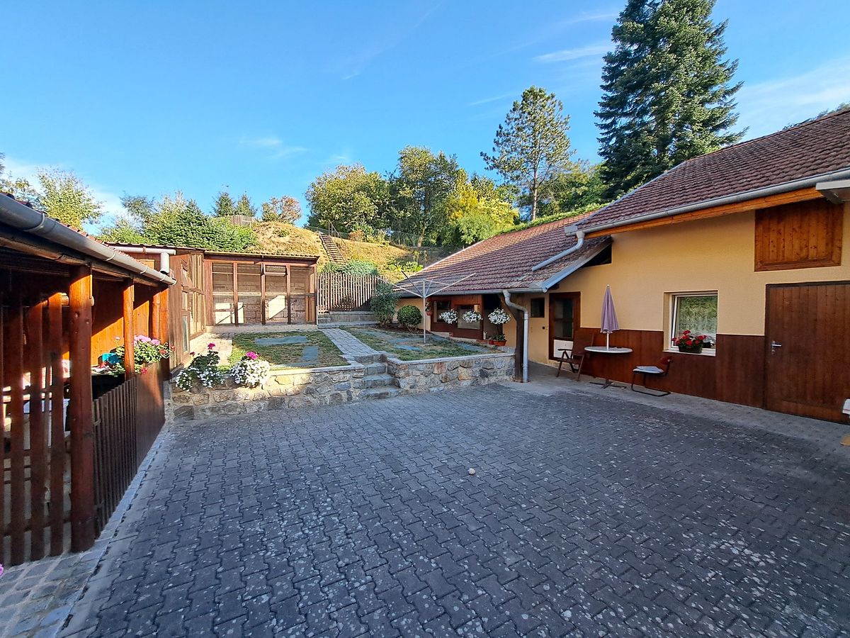 Prodej rodinného domu 268 m², pozemek 109 m² – fotografie 4