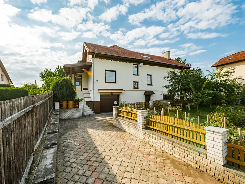 Prodej rodinného domu 297 m², pozemek 386 m², Planá nad Lužnicí – náhled fotky 1