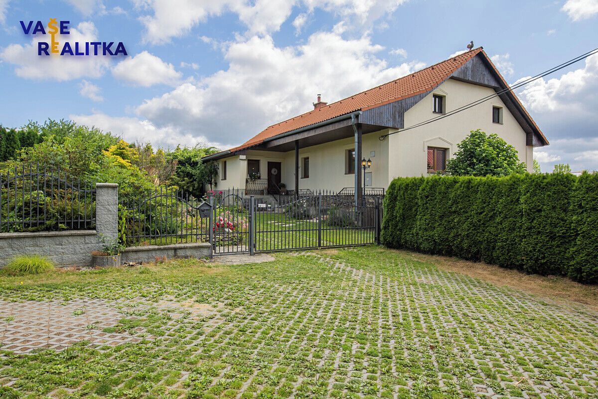 Prodej rodinného domu 180 m², pozemek 2022 m²