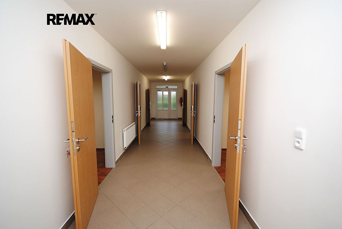 Prodej kanceláře 226 m² – fotografie 3