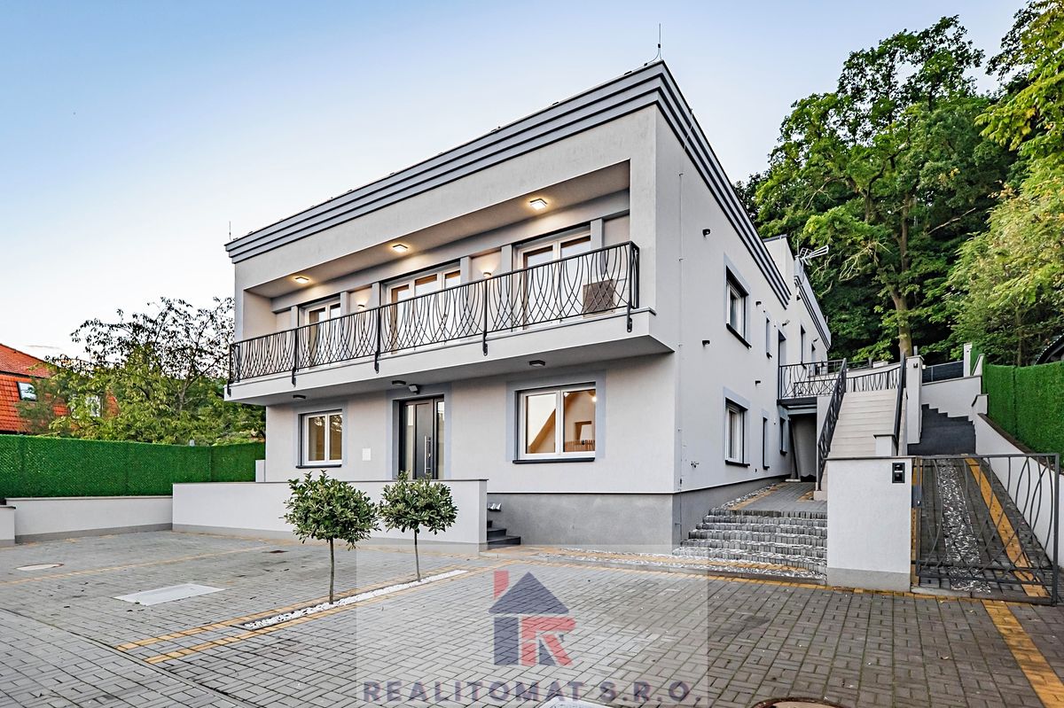 Prodej rodinného domu 175 m², pozemek 472 m² – fotografie 2