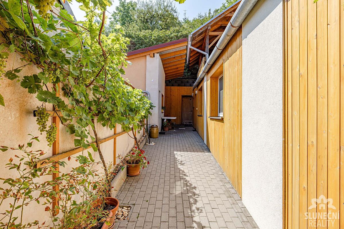 Prodej rodinného domu 70 m², pozemek 642 m² – fotografie 2