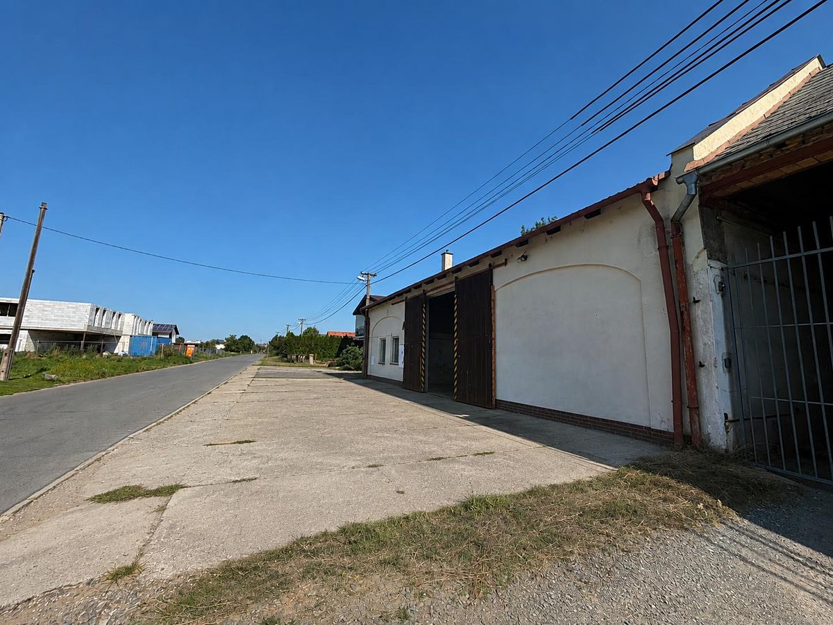 Prodej komerční nemovitosti 300 m² – fotografie 2